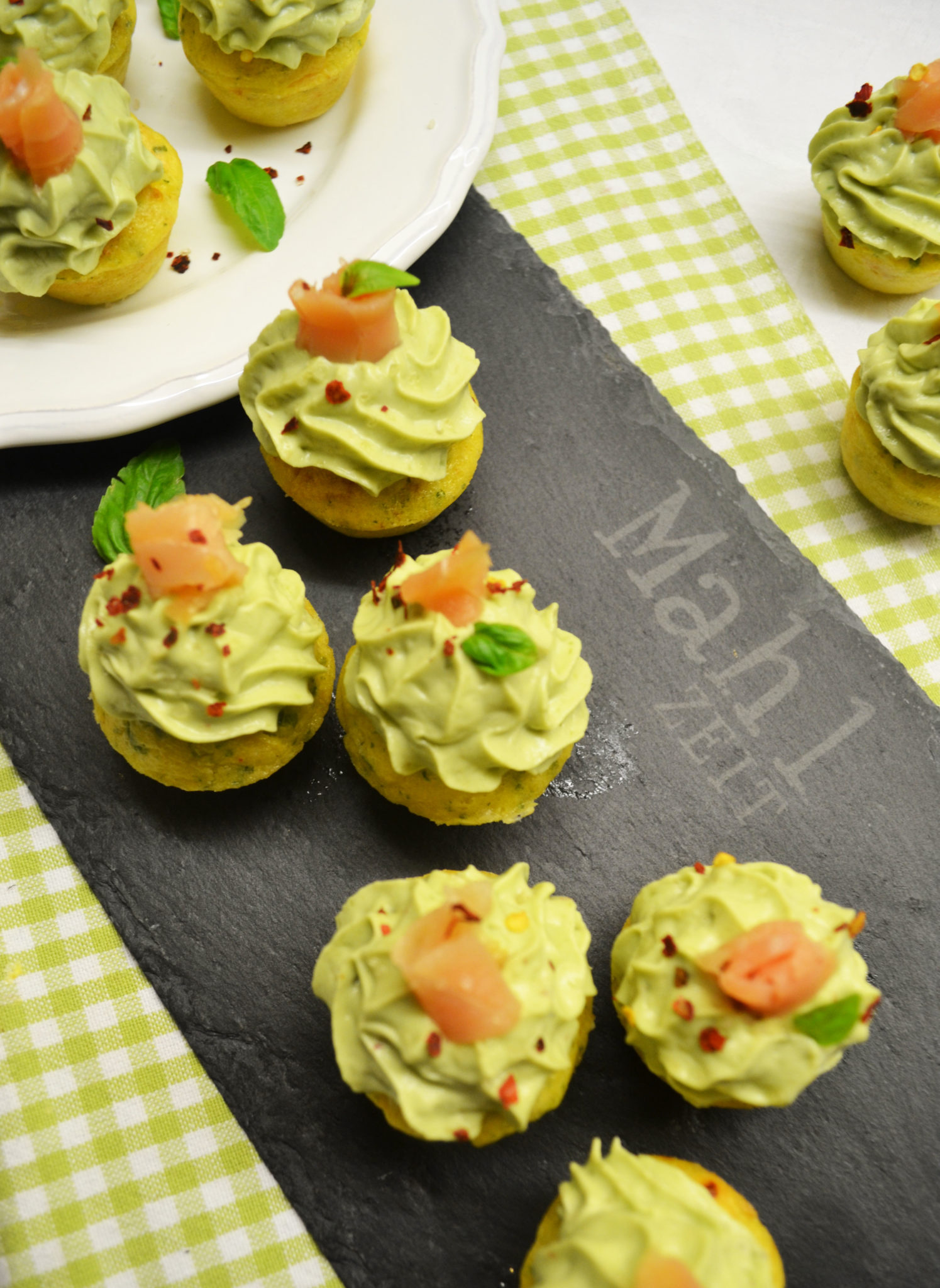 Kleine, pikante Törtchen! Avocado-Lachs-Cupcakes – meinleckeresleben.com